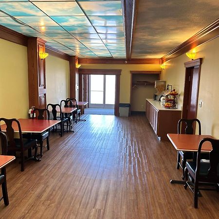 Ramada By Wyndham Saginaw Hotel & Suites Екстер'єр фото