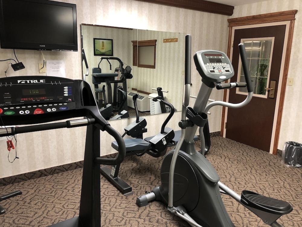 Ramada By Wyndham Saginaw Hotel & Suites Екстер'єр фото
