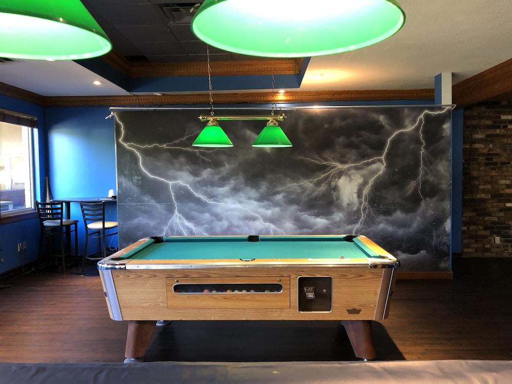 Ramada By Wyndham Saginaw Hotel & Suites Екстер'єр фото
