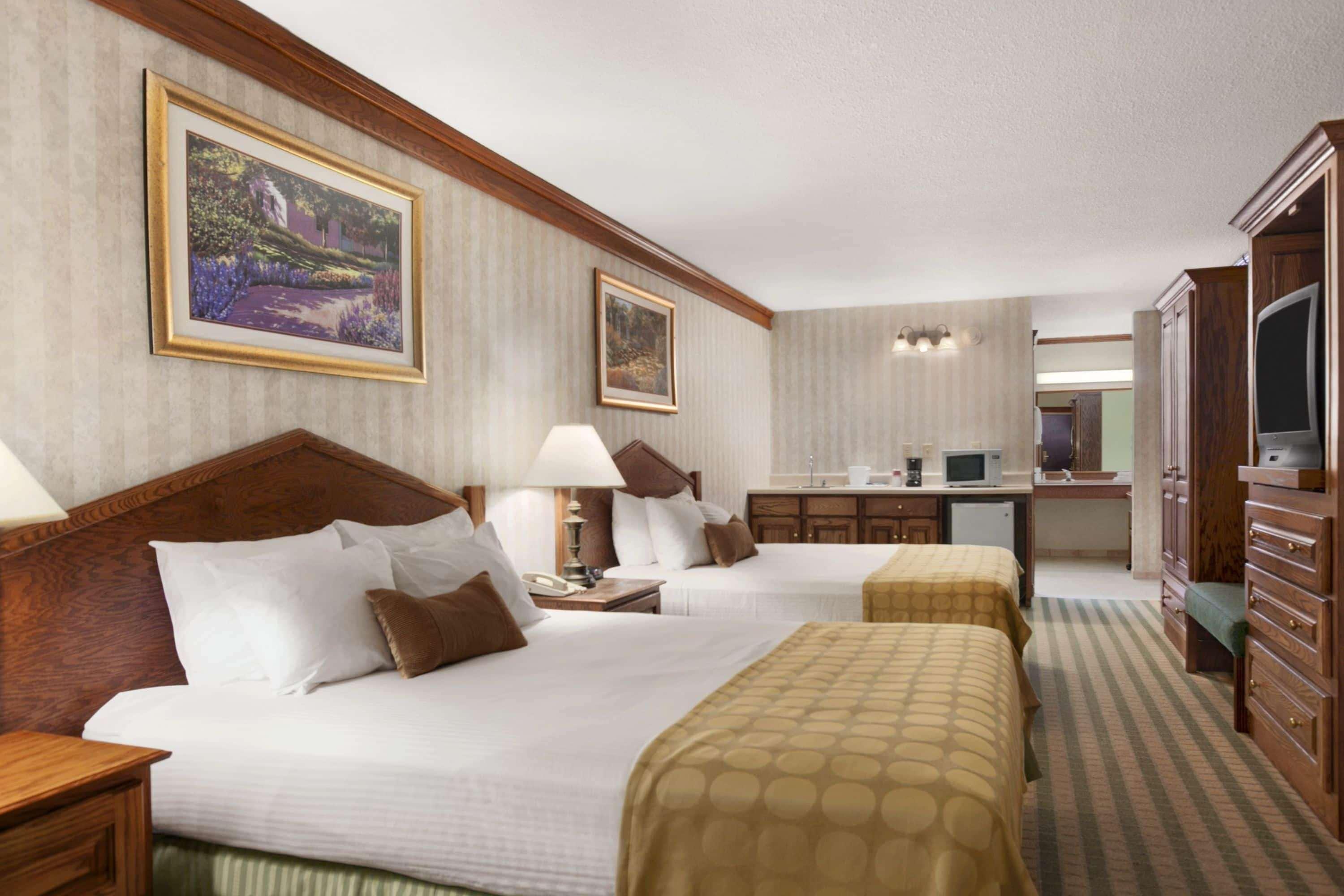 Ramada By Wyndham Saginaw Hotel & Suites Екстер'єр фото
