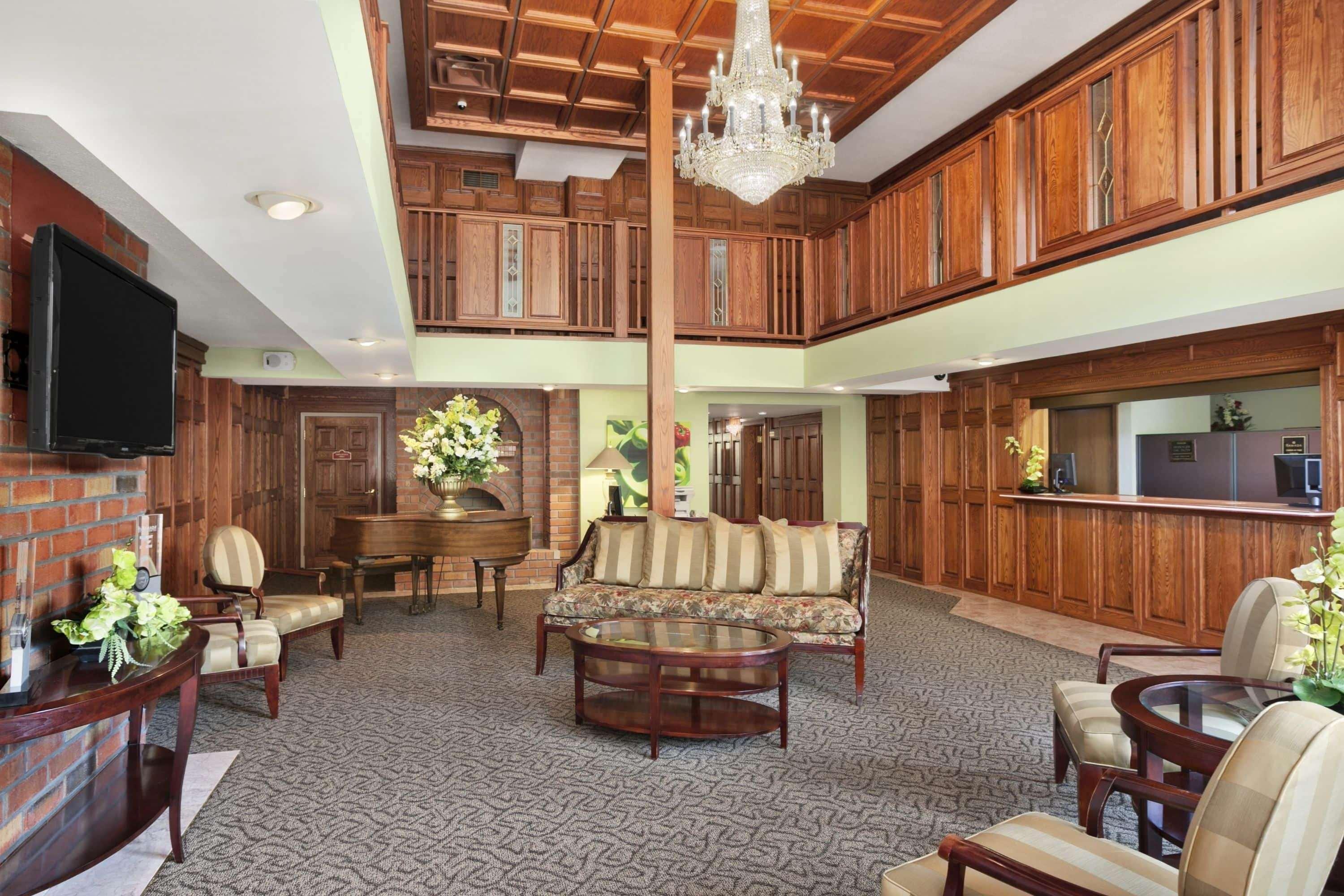 Ramada By Wyndham Saginaw Hotel & Suites Екстер'єр фото