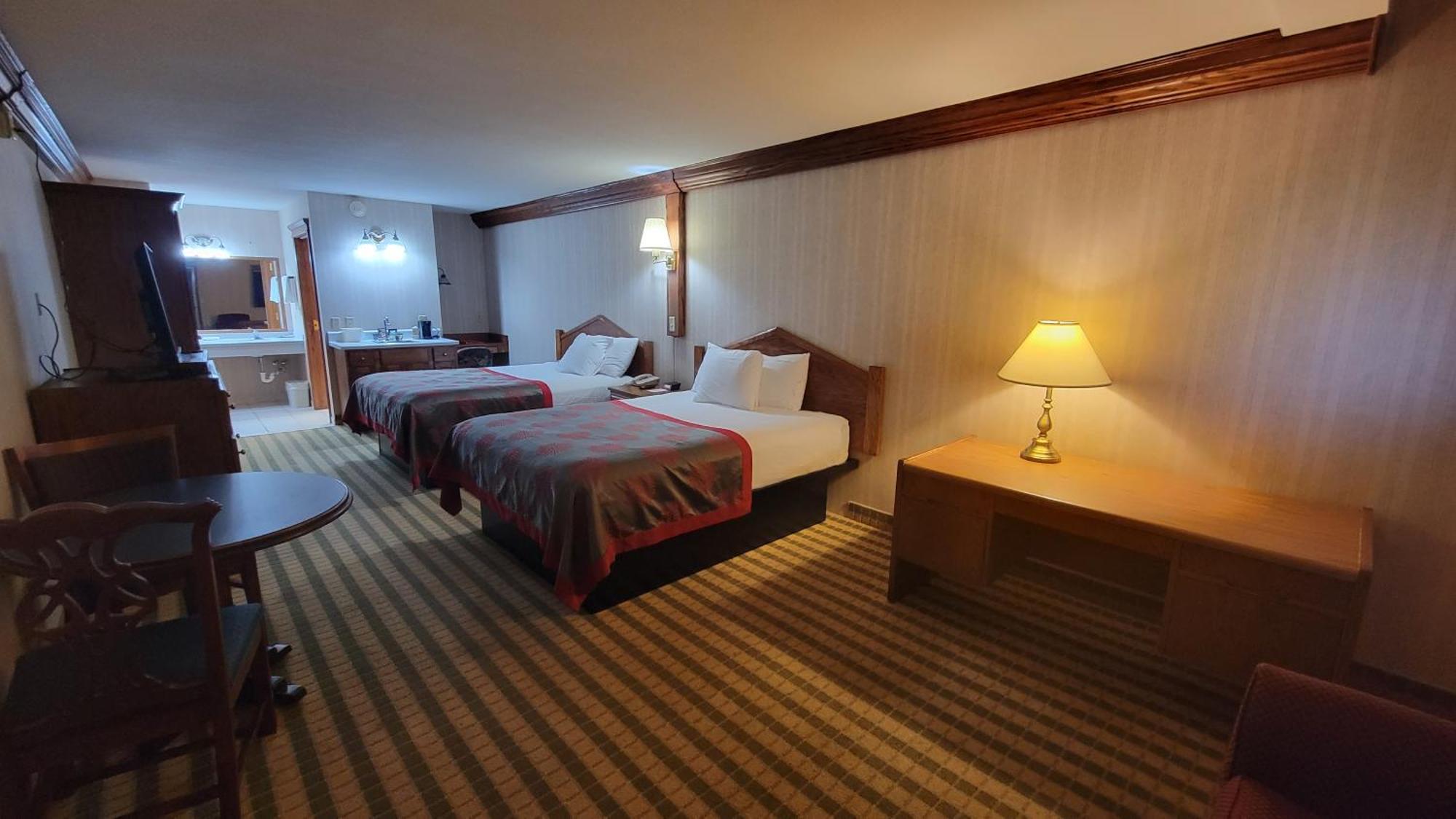 Ramada By Wyndham Saginaw Hotel & Suites Екстер'єр фото