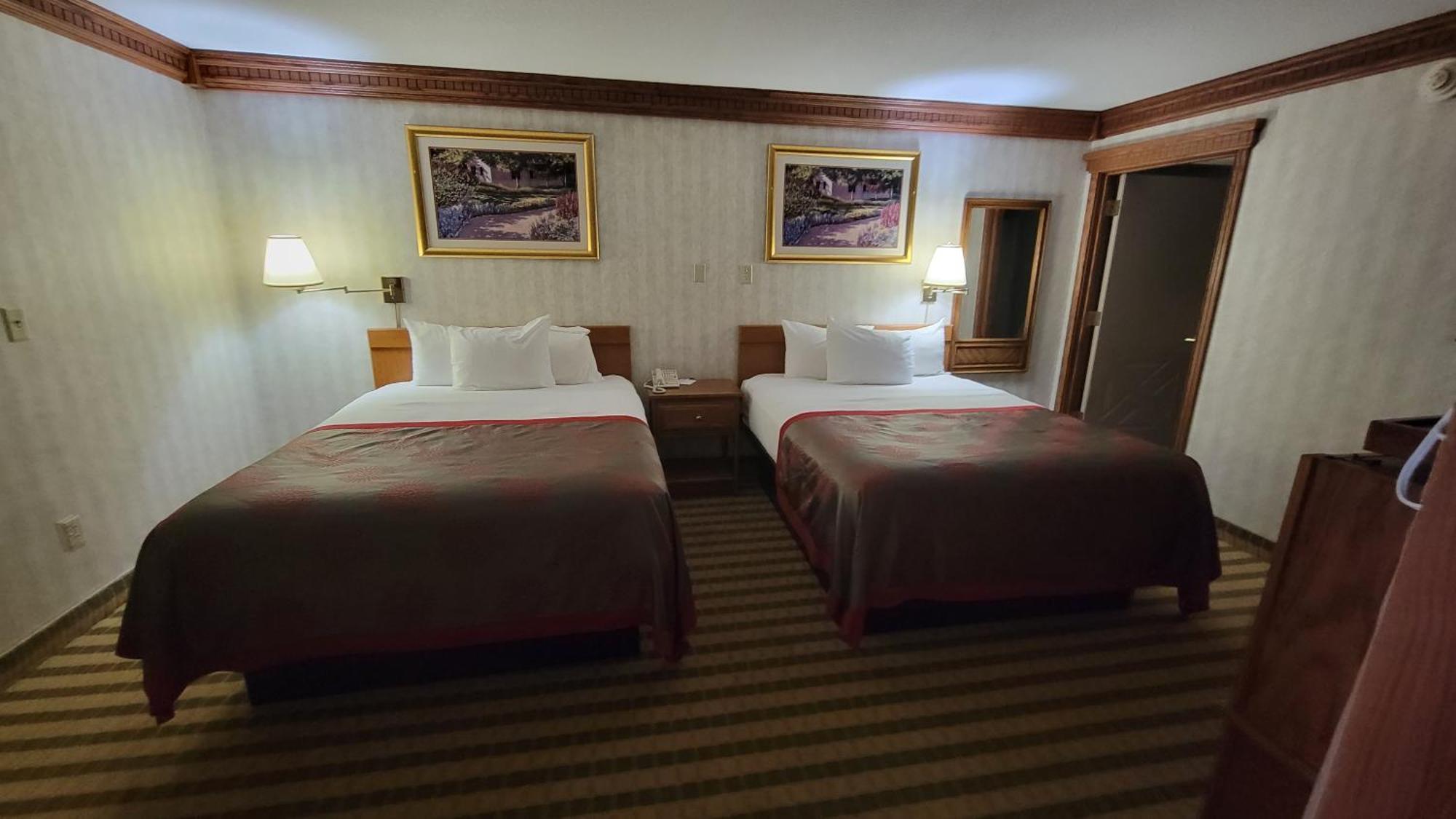 Ramada By Wyndham Saginaw Hotel & Suites Екстер'єр фото