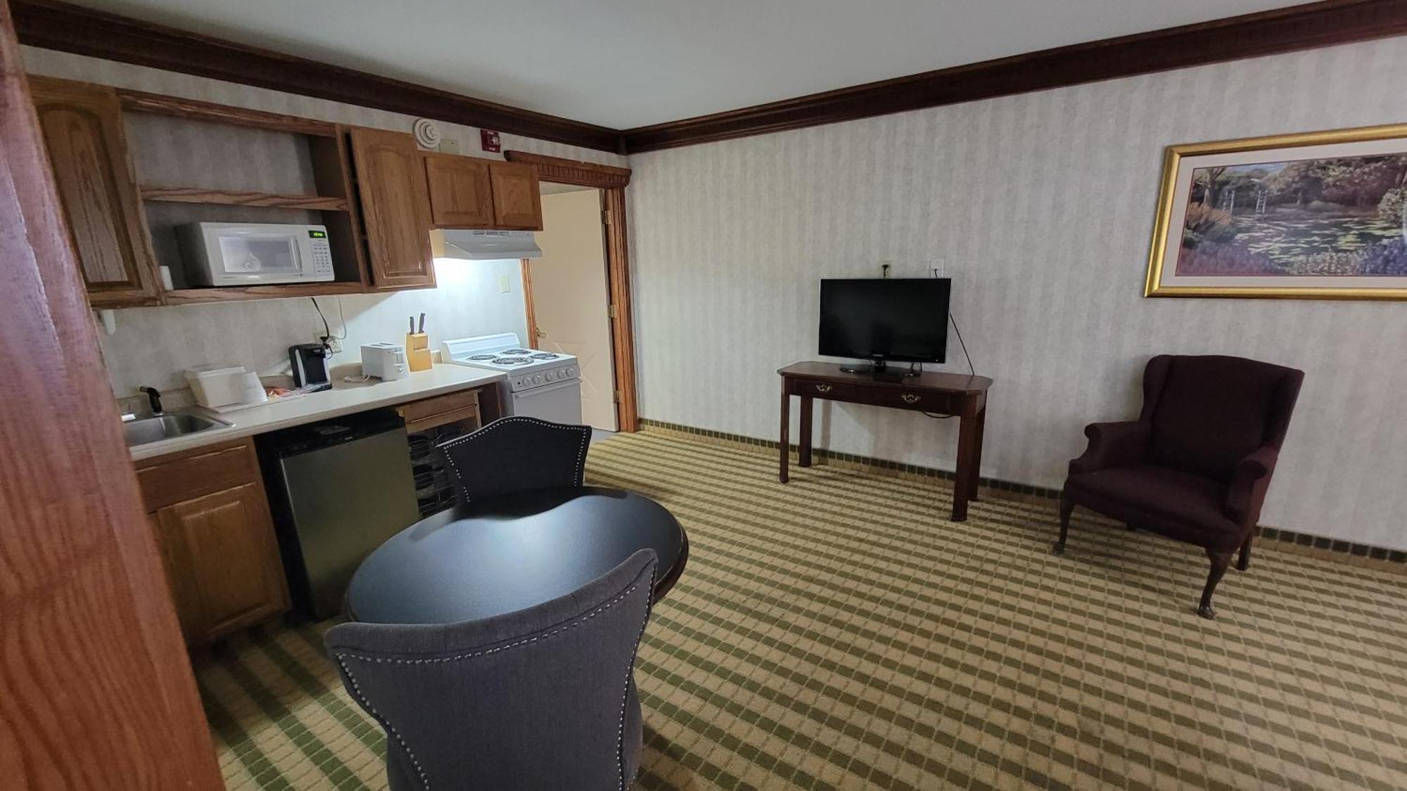 Ramada By Wyndham Saginaw Hotel & Suites Екстер'єр фото