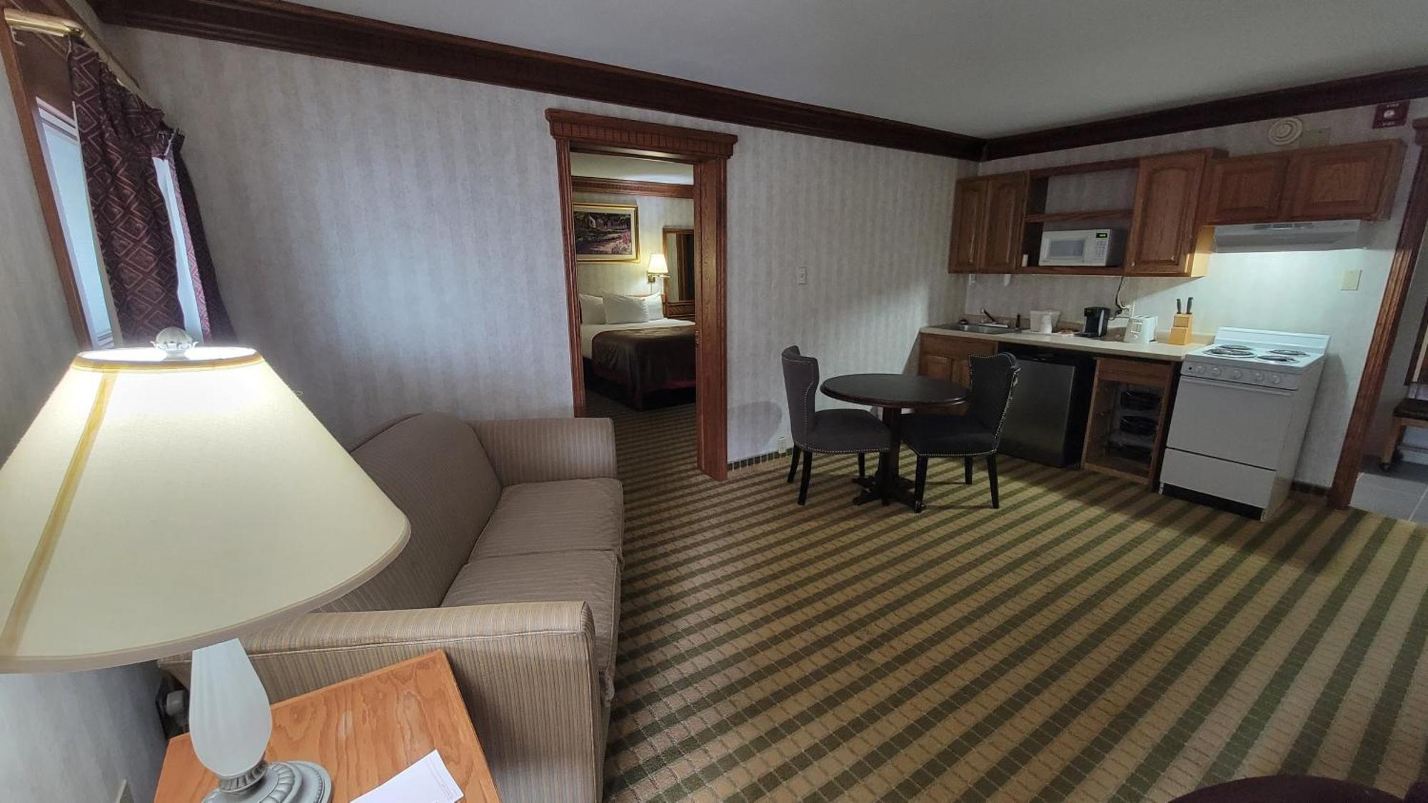 Ramada By Wyndham Saginaw Hotel & Suites Екстер'єр фото