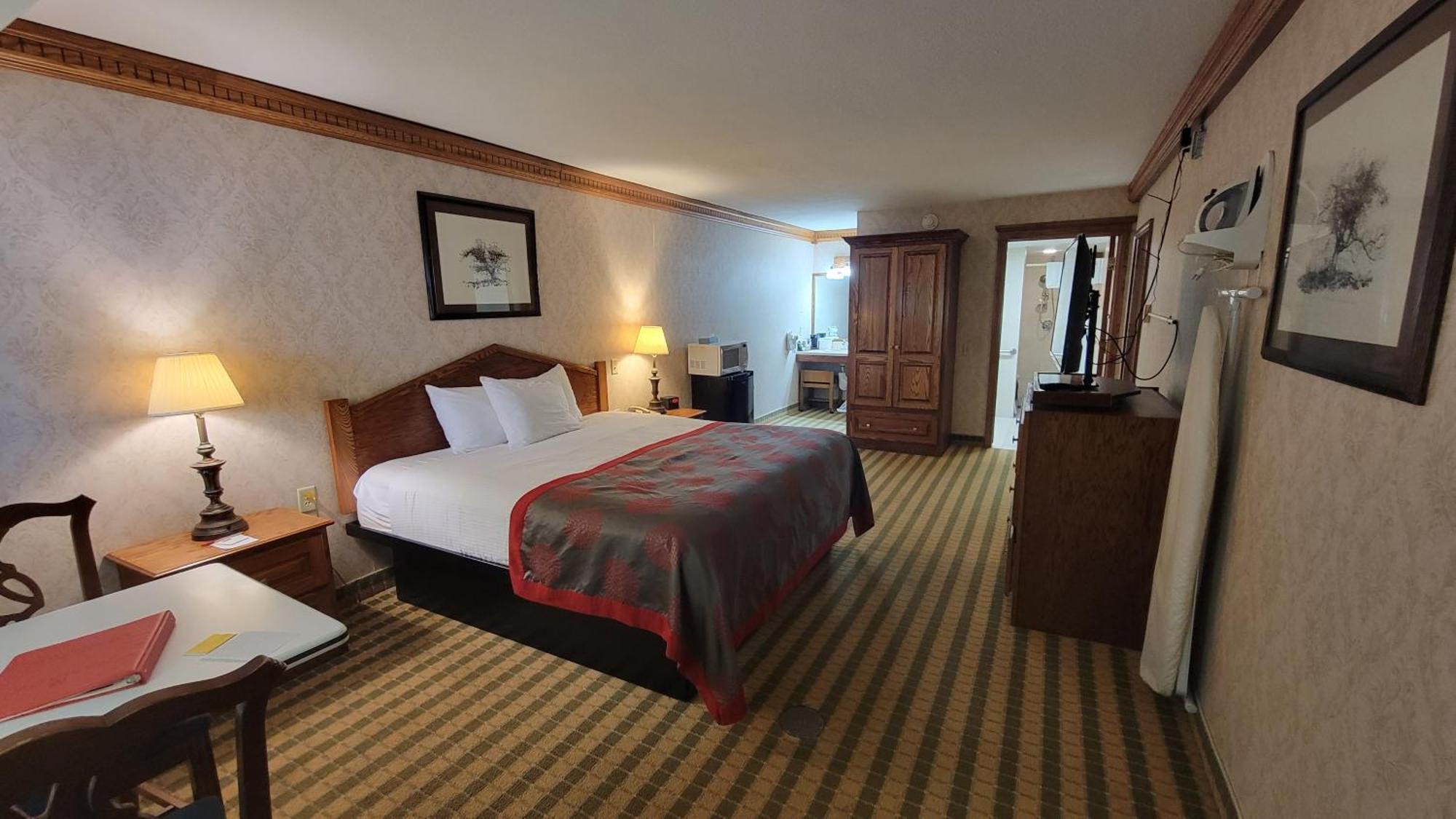 Ramada By Wyndham Saginaw Hotel & Suites Екстер'єр фото
