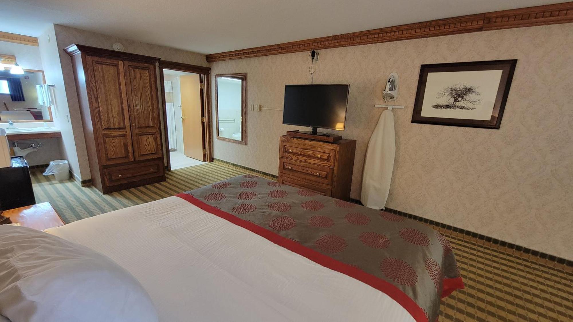 Ramada By Wyndham Saginaw Hotel & Suites Екстер'єр фото