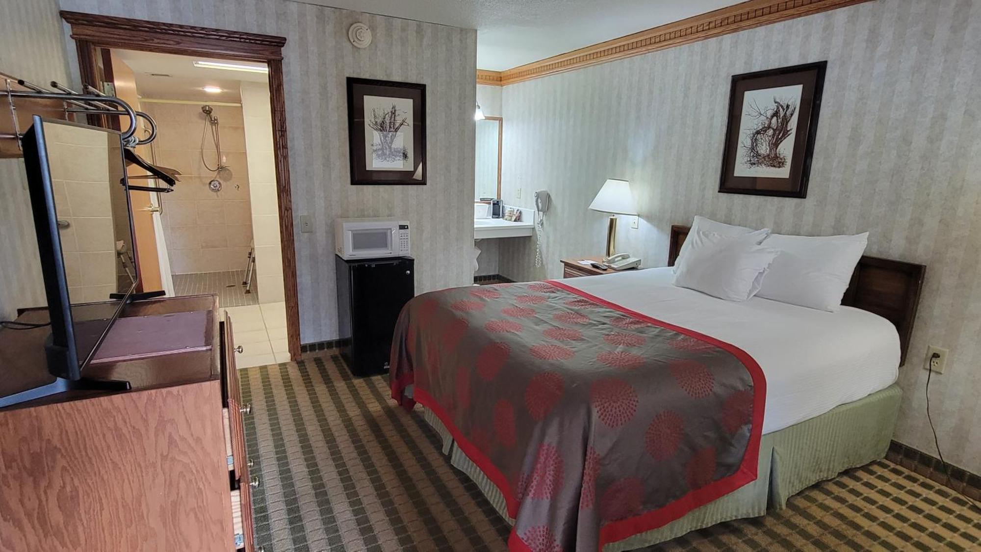 Ramada By Wyndham Saginaw Hotel & Suites Екстер'єр фото
